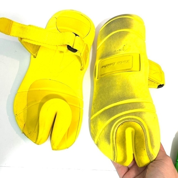 Funky yellow sandals - Picture 5 of 6